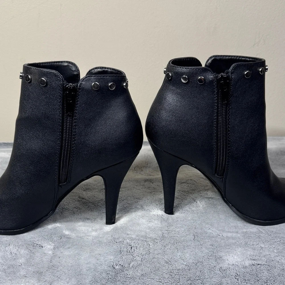 Fergalicious by Fergie “Captain” Studded Ankle Booties - Black - Size 7 - EUC - Picture 3 of 15